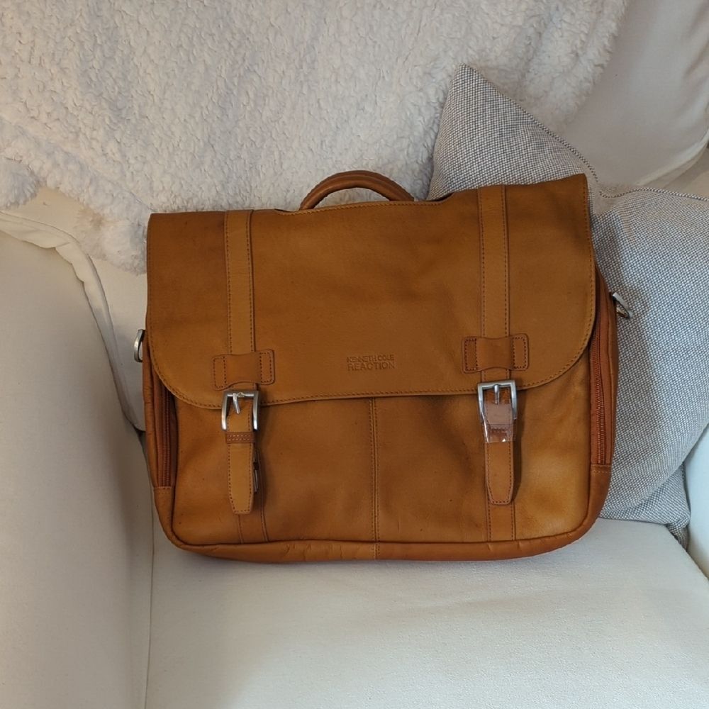Kenneth Cole Reaction Brown Cognac Leather Messenger Bag